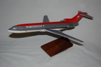 Photo: Northwest Airlines, Boeing 727-200