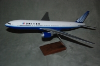 Photo: United Airlines, Boeing 777-200