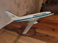 Photo: Frontier Airlines, Boeing 737-200