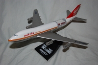 Photo: Qantas, Boeing 747-100/200